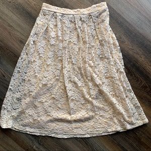 Boutique lace midi skirt with front pleats